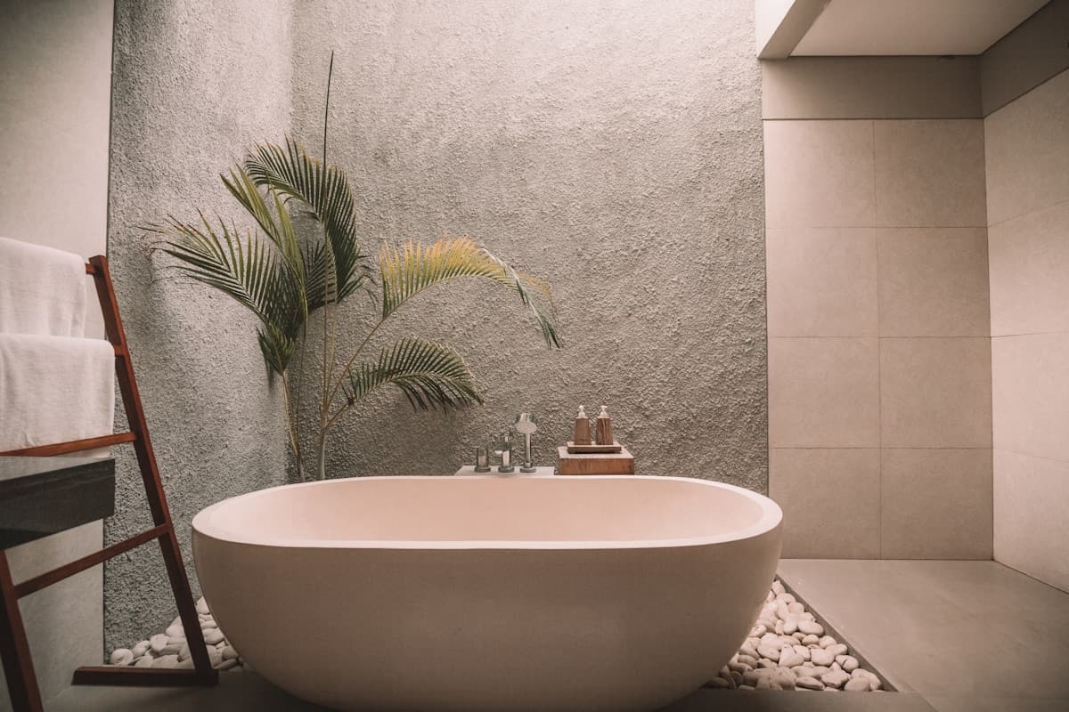 Luxury freestanding bathtub